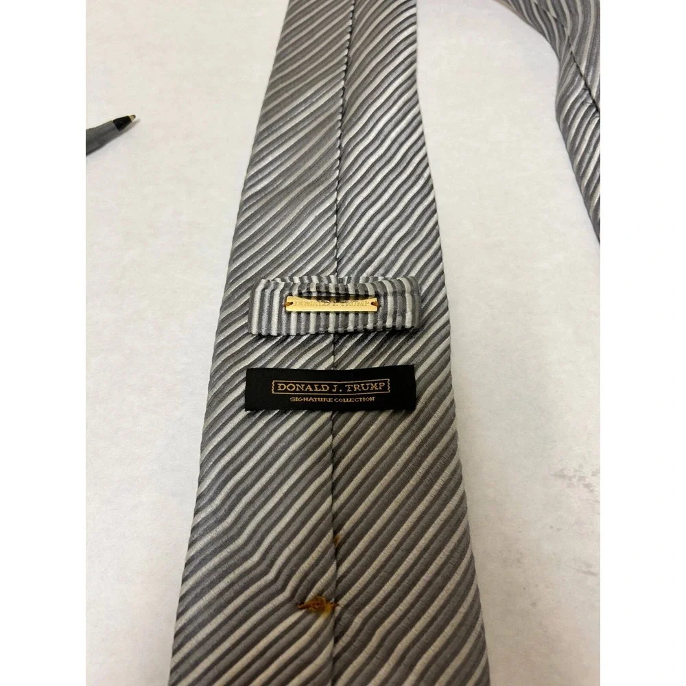Donald J. Trump Signature Necktie Men's One Size Silver Striped‎ 100% Silk Logo